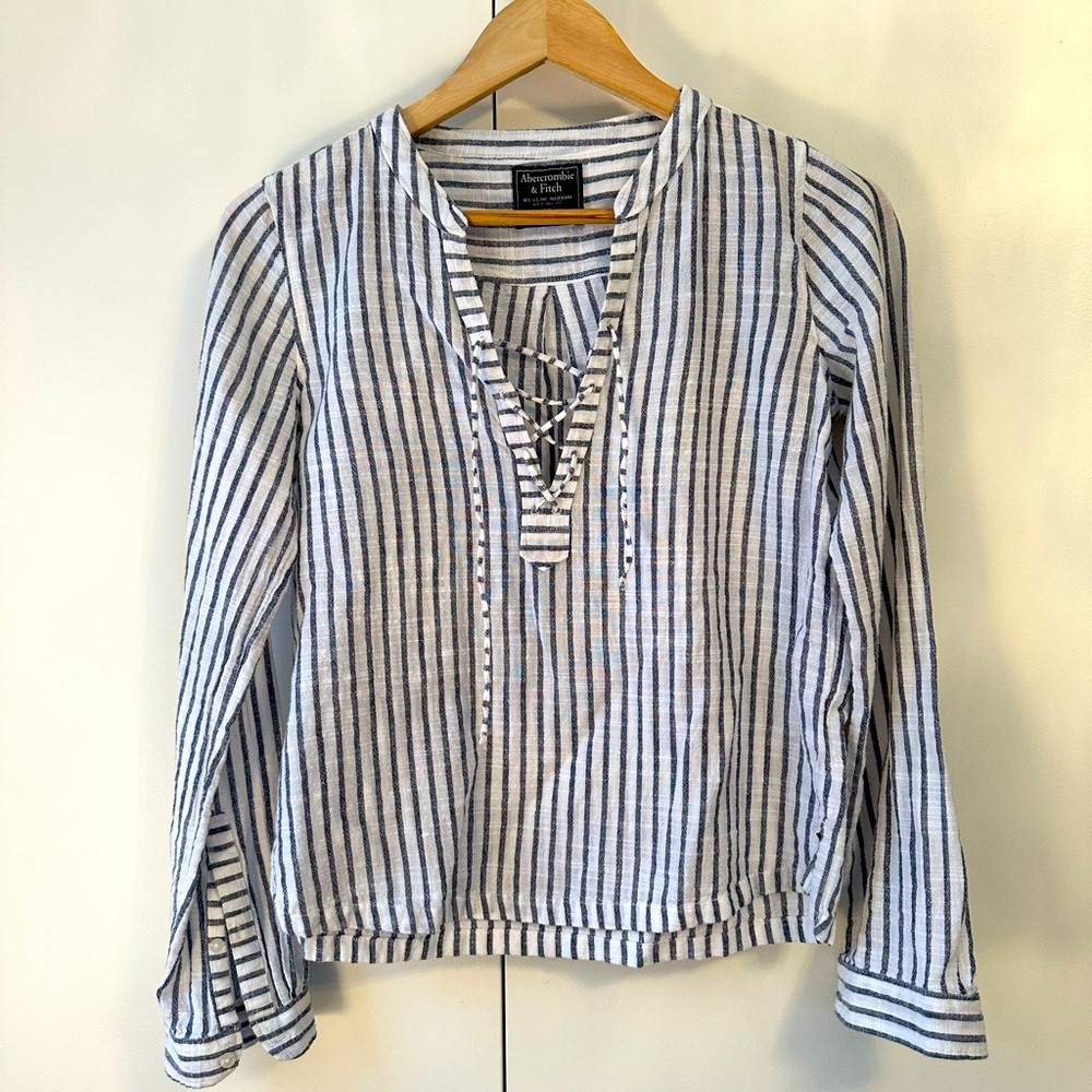 Beautiful beachy white & blue stripe 100% cotton top by Abercrombie & Fitch NWOT